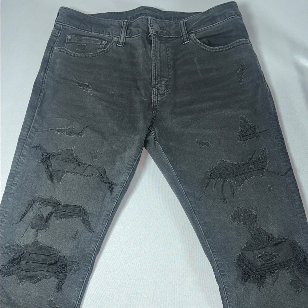 EUC• American Eagle• Men's Ripped & Distressed Black Jeans. Size 31x32